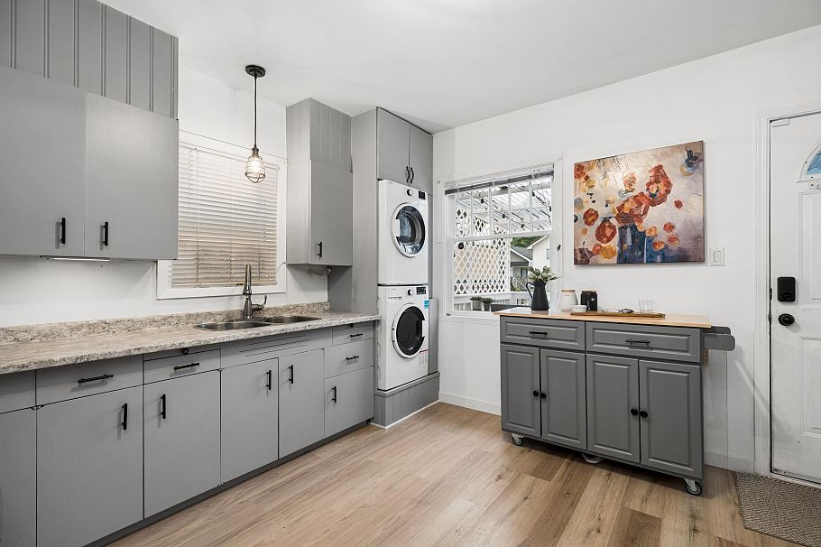 936 W 17th Avenue Vancouver, BC - 4