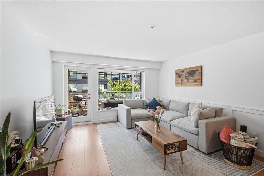 102 221 E 3rd Street North Vancouver, BC - 2
