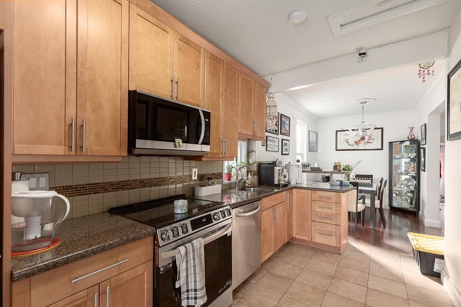 309 E Woodstock Avenue Vancouver, BC - 7