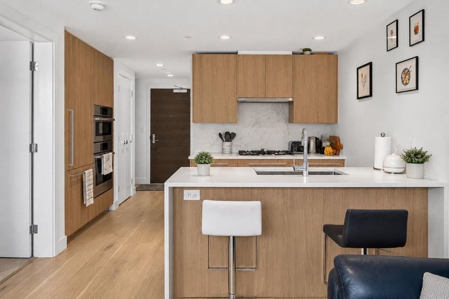 902 1210 E 27th Street North Vancouver, BC - 5