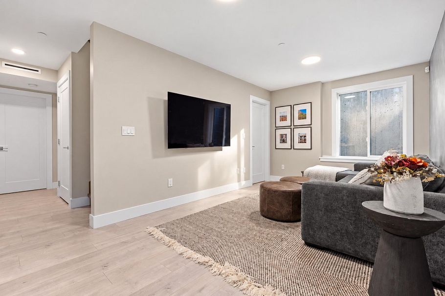 2 233 W 5th Street North Vancouver, BC - 28