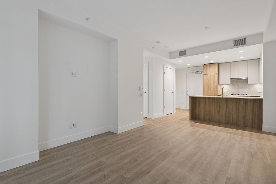 208 2375 Emery Court North Vancouver, BC - 8