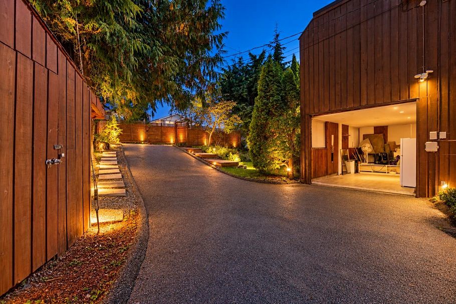 2069 Westview Drive North Vancouver, BC - 2