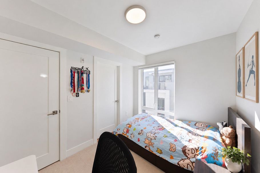 7669 Granville Street Vancouver, BC - 12