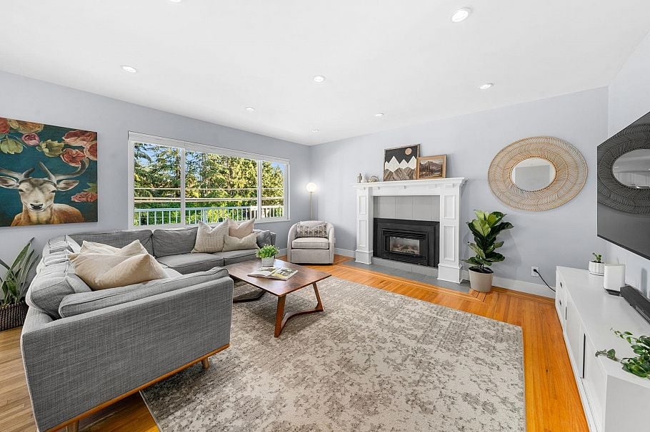 1147 Deep Cove Road North Vancouver, BC - 5
