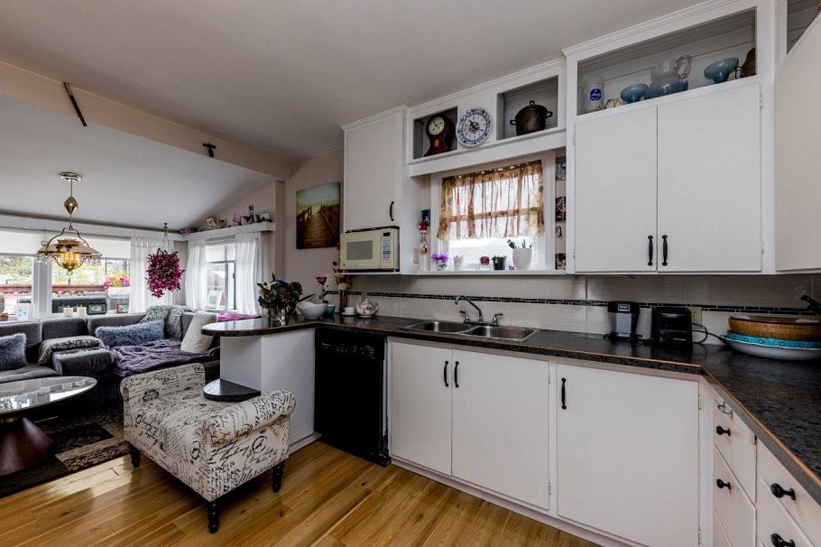 2057 Mahon Avenue North Vancouver, BC - 2