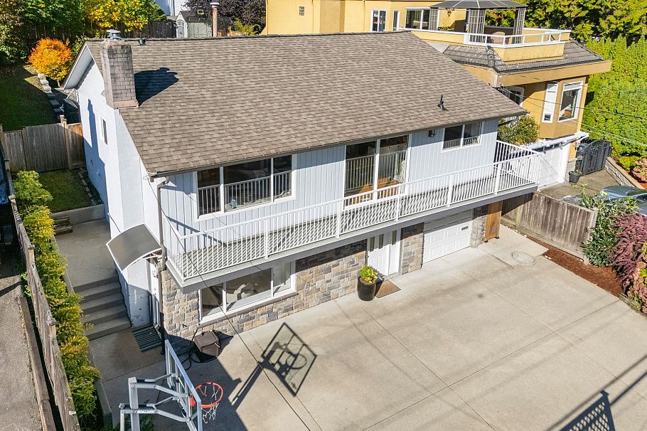 1147 Deep Cove Road North Vancouver, BC - 37