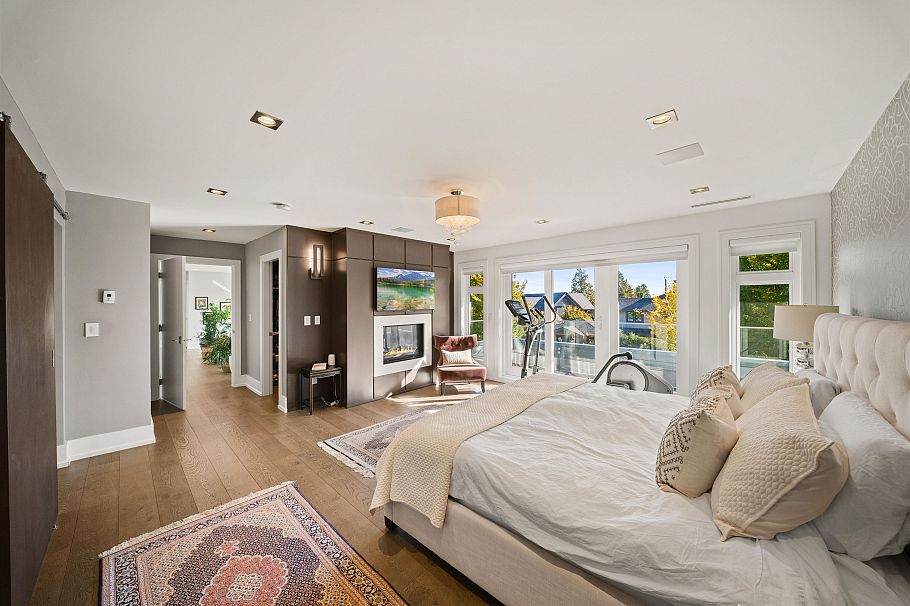 966 Beaumont Drive North Vancouver, BC - 23