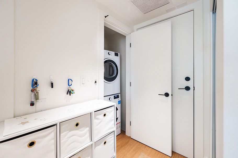 204 2235 E Broadway Street Vancouver, BC - 18