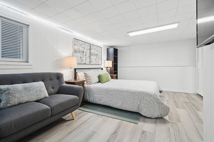 936 W 17th Avenue Vancouver, BC - 24