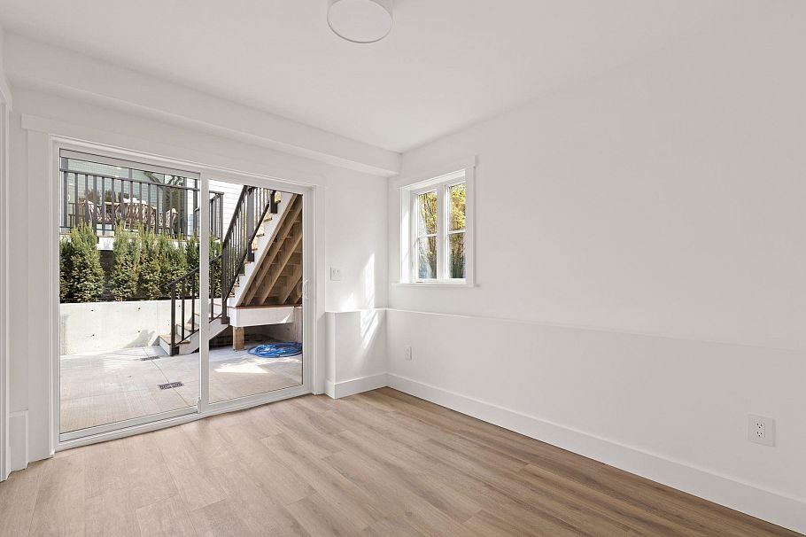 1 326 W 14th Street North Vancouver, BC - 11