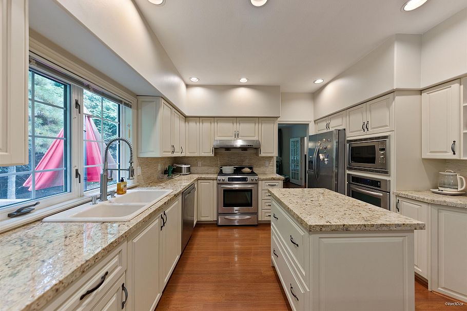 8530 Anglers Place Vancouver, BC - 9