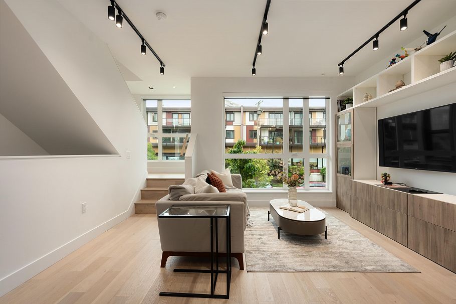 3984 Dumfries Street Vancouver, BC - 1
