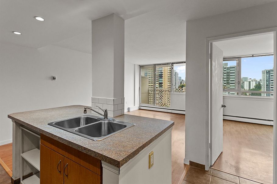 1501 1850 Comox Street Vancouver, BC - 5