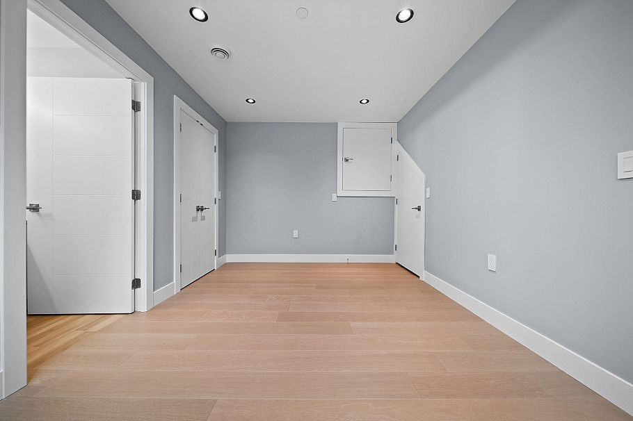 1 2557 W King Edward Street Vancouver, BC - 17