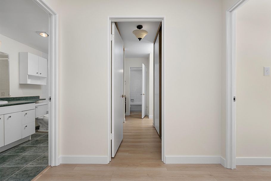 204 127 E 4th Street North Vancouver, BC - 12