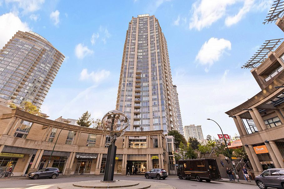 3701 188 Keefer Place Vancouver, BC - 1
