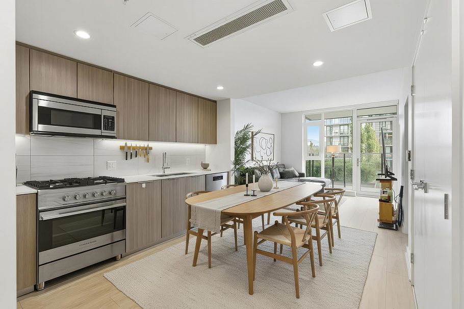 602 1401 Hunter Street North Vancouver, BC - 1