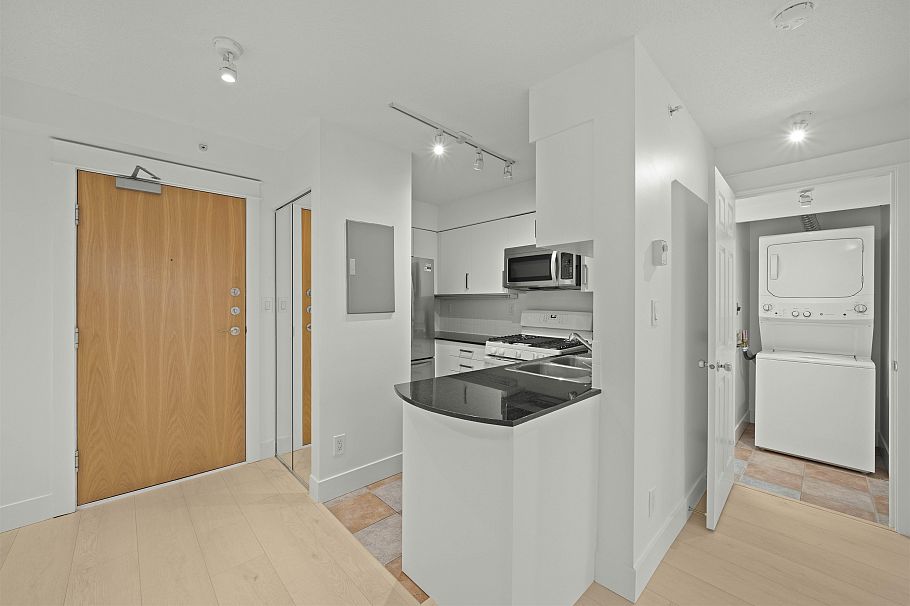 2501 63 Keefer Place Vancouver, BC - 5