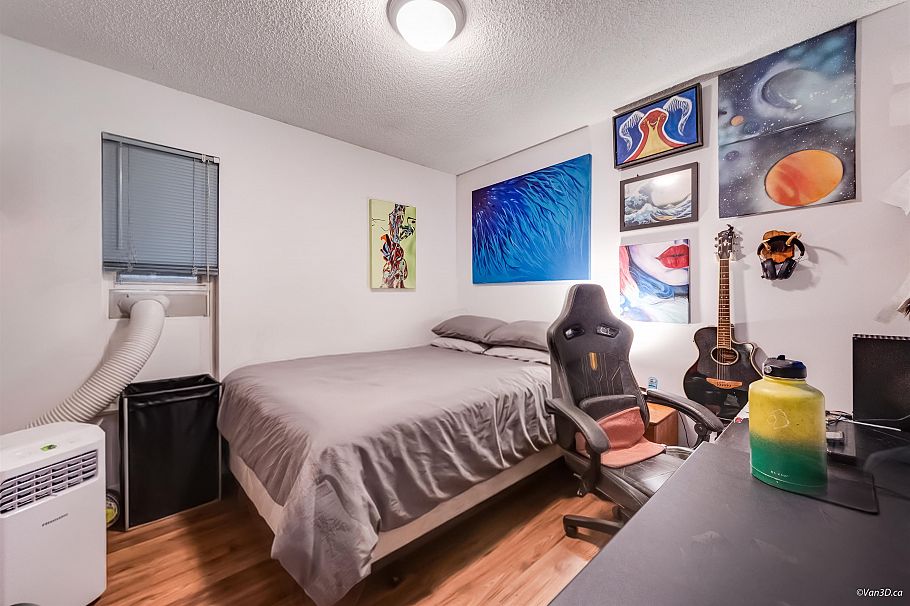 1542 Bond Street North Vancouver, BC - 16