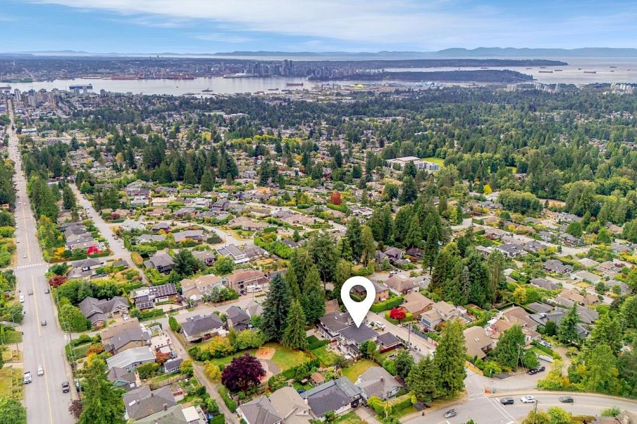 3840 Prospect Road North Vancouver, BC - 38