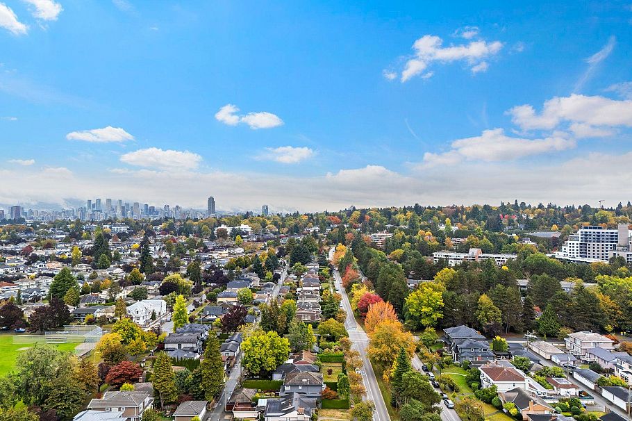 1 2557 W King Edward Street Vancouver, BC - 24