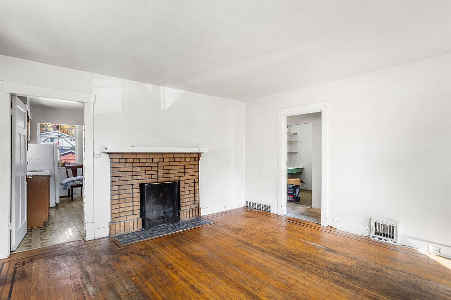 3433 W 12th Avenue Vancouver, BC - 8