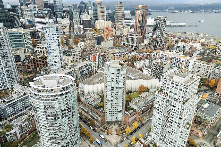 2501 63 Keefer Place Vancouver, BC - 1