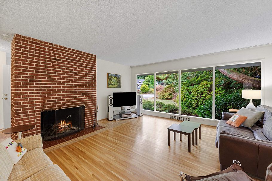 3692 Sunnycrest Drive North Vancouver, BC - 4