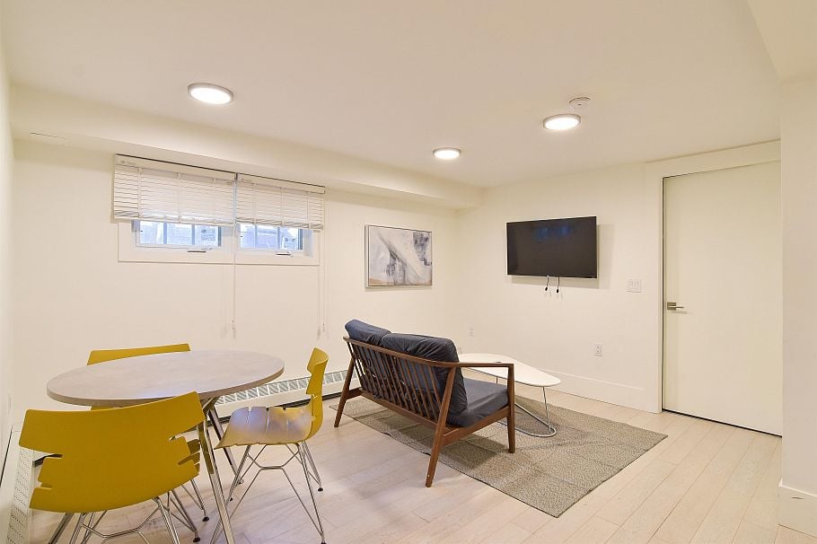 002 1425 HARO STREET, Vancouver BC V6G 1G2 Vancouver, BC - 1