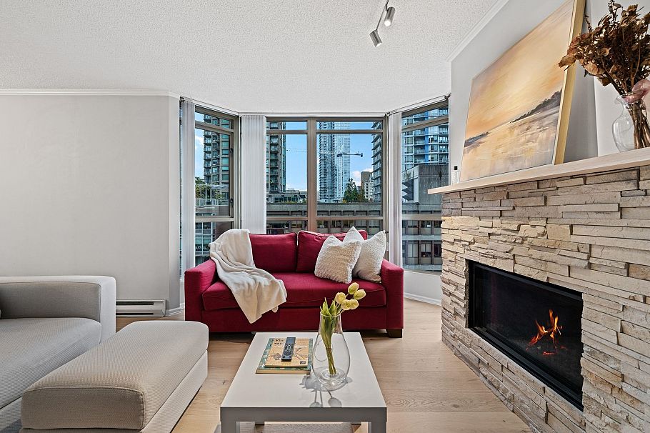 906 867 Hamilton Street Vancouver, BC - 1
