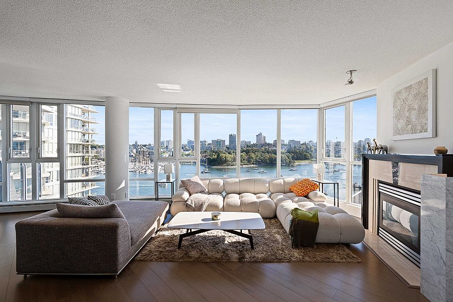 1202 1383 Marinaside Crescent Vancouver, BC - 2