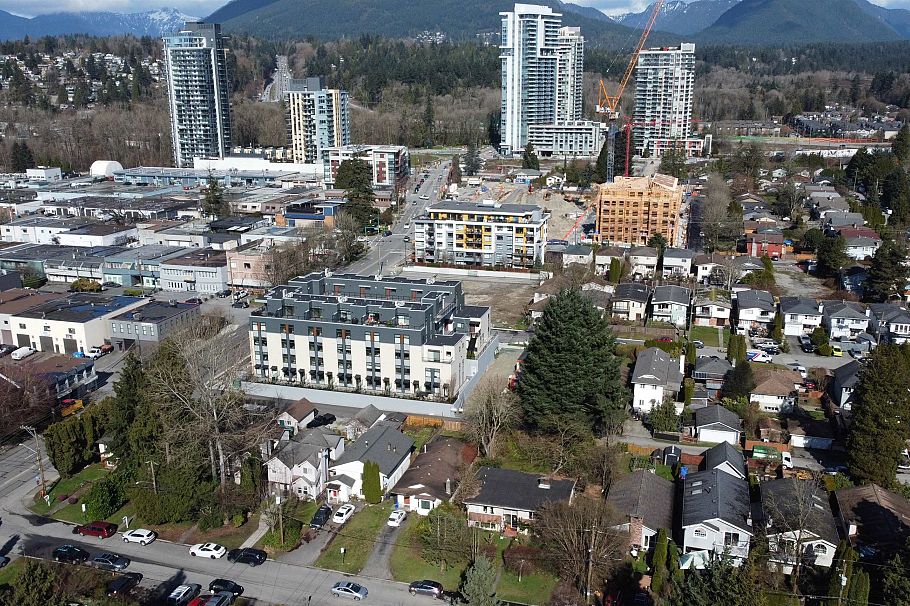 1536 Bond Street North Vancouver, BC - 27