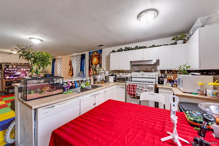 1536 Bond Street North Vancouver, BC - 20
