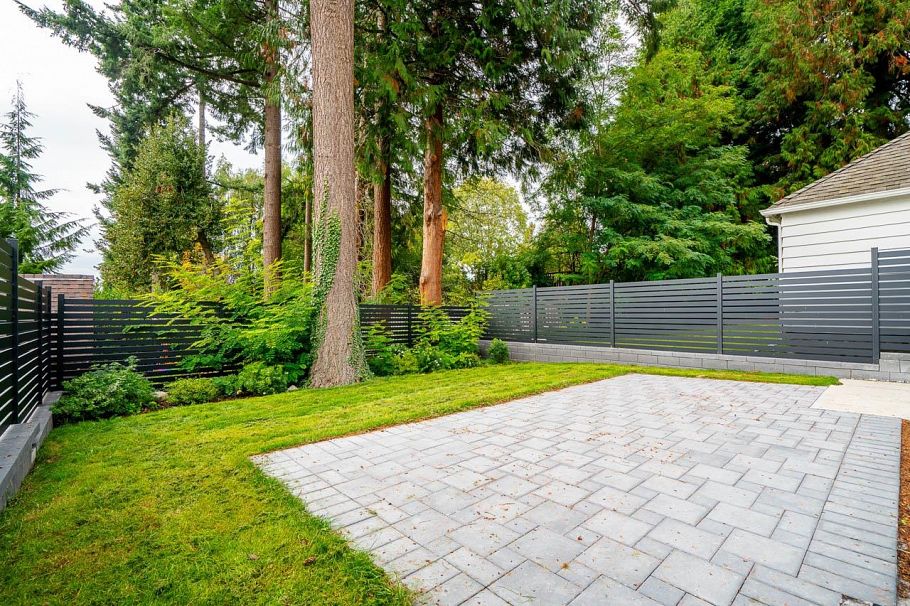 1 5061 Blenheim Street Vancouver, BC - 5