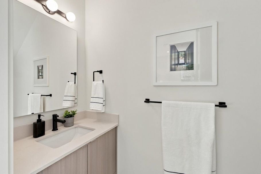 1 3185 Graveley Street Vancouver, BC - 18