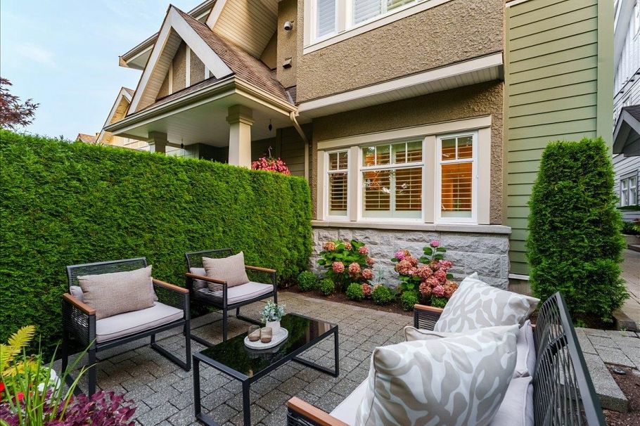 4448 W 8th Avenue Vancouver, BC - 1