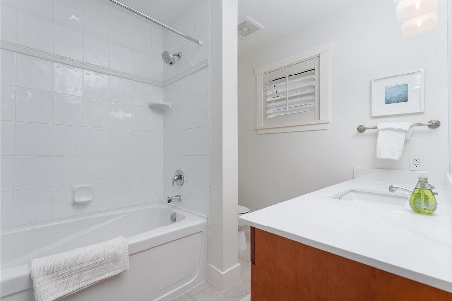 4448 W 8th Avenue Vancouver, BC - 24