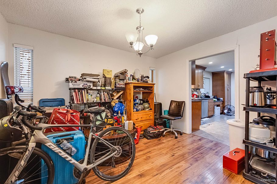 1542 Bond Street North Vancouver, BC - 19