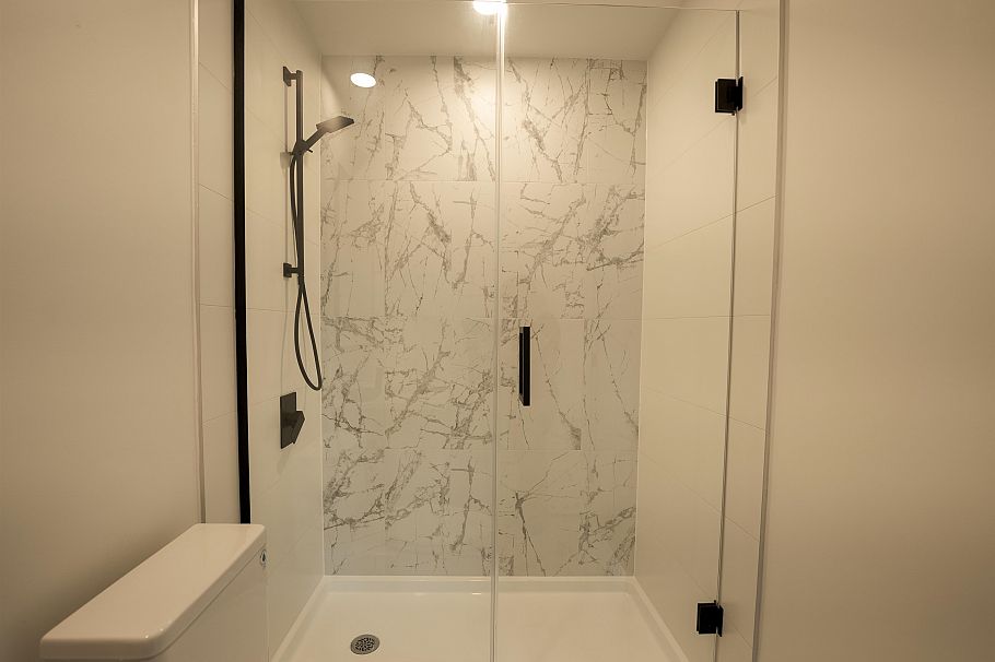 360 422 E 3rd Street North Vancouver, BC - 21