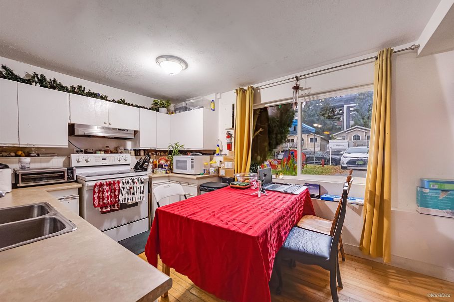 1536 Bond Street North Vancouver, BC - 18
