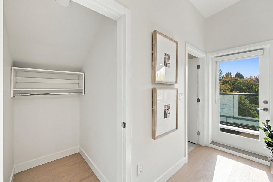 1 3185 Graveley Street Vancouver, BC - 32