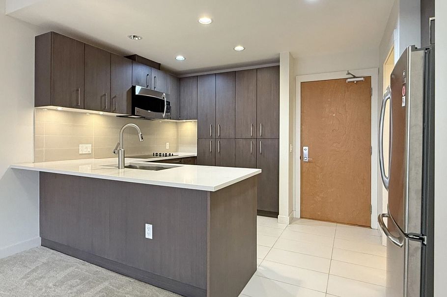607 5983 Gray Avenue Vancouver, BC - 2