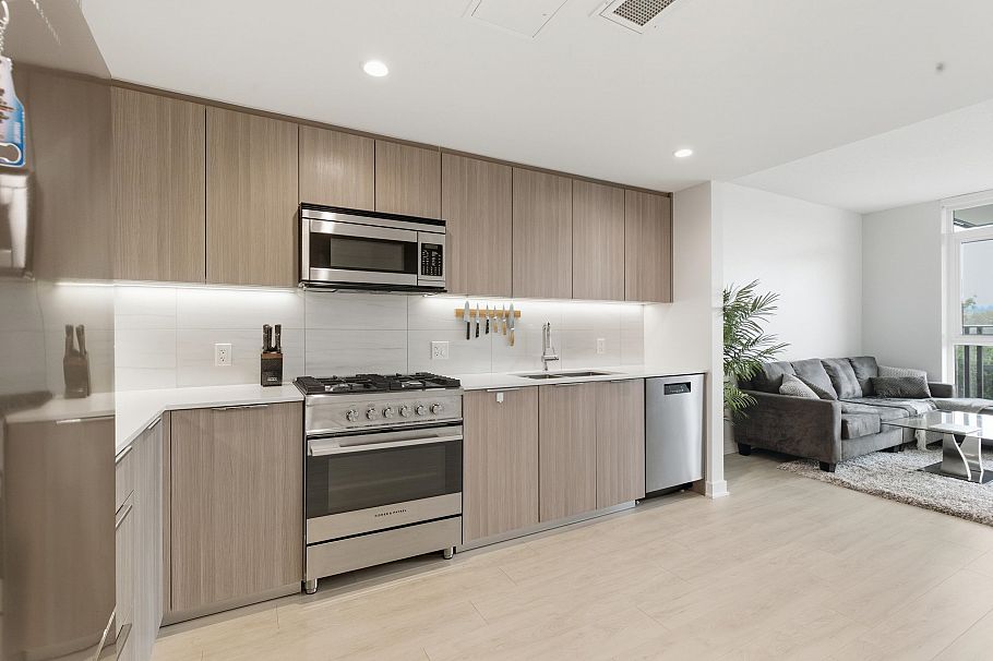 602 1401 Hunter Street North Vancouver, BC - 4