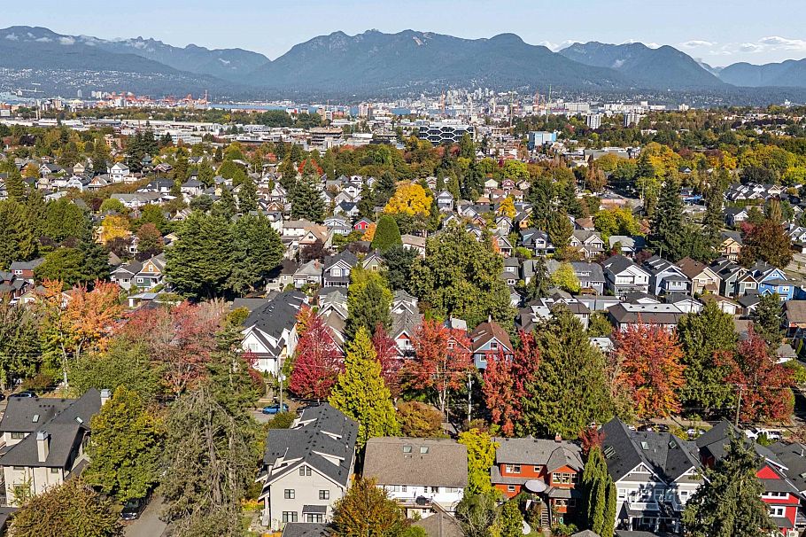 1204 E 14th Avenue Vancouver, BC - 39