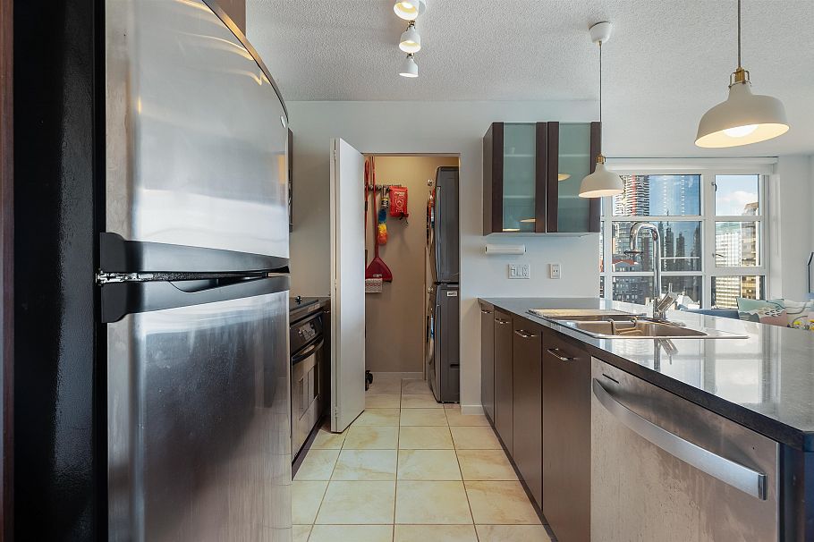 2402 1155 Seymour Street Vancouver, BC - 9