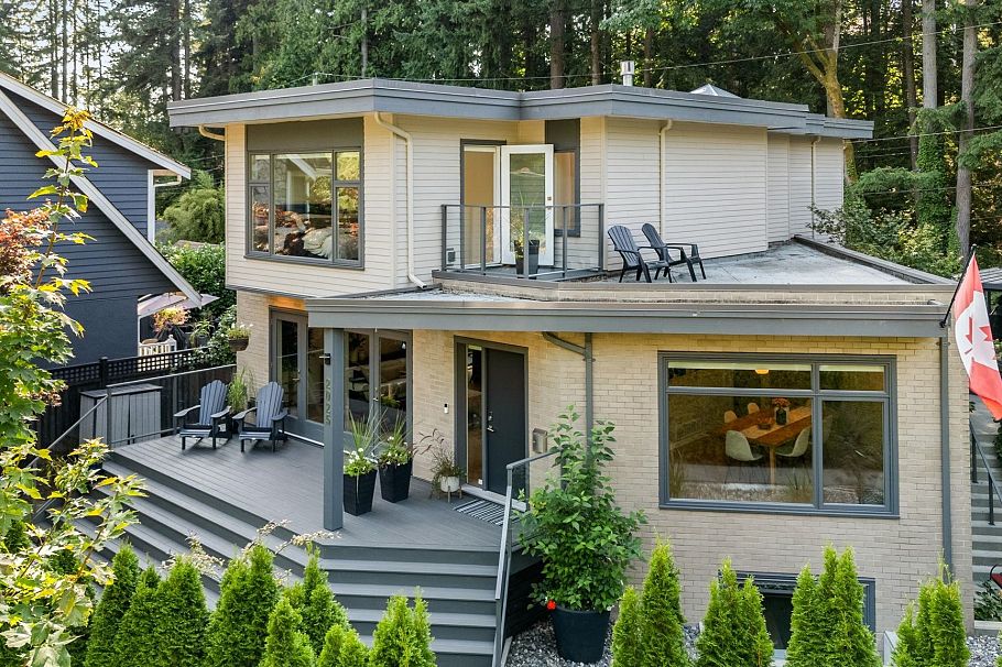 2025 Mackay Avenue North Vancouver, BC - 38