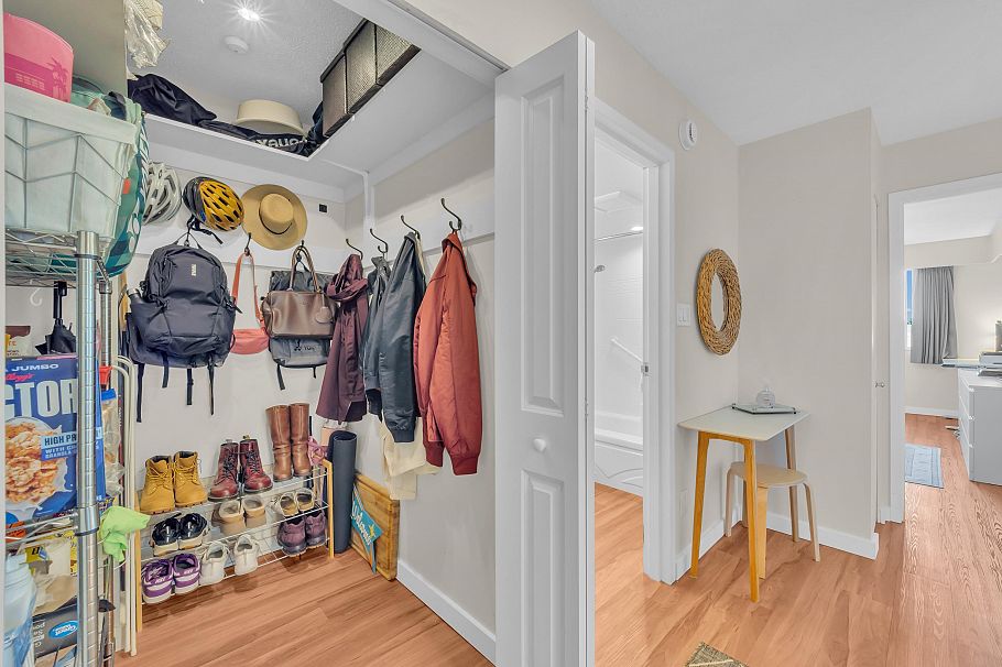 205 252 W 2nd Street North Vancouver, BC - 14