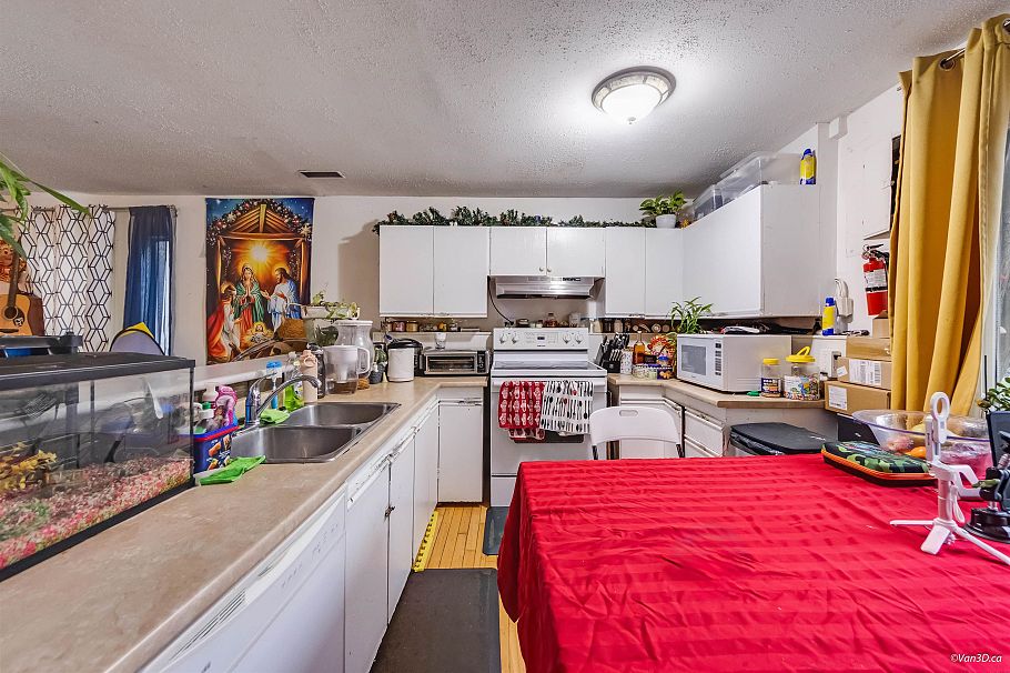 1536 Bond Street North Vancouver, BC - 19