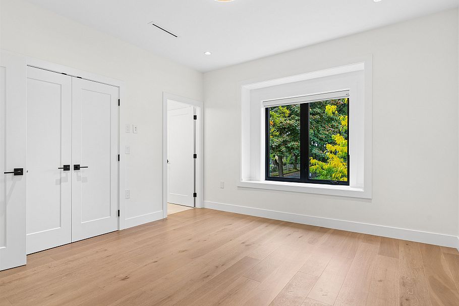 1 878 E 37th Avenue Vancouver, BC - 18